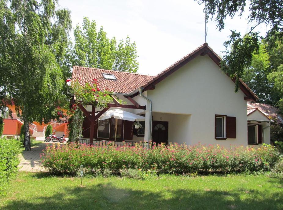 Villa Patio Exterior photo